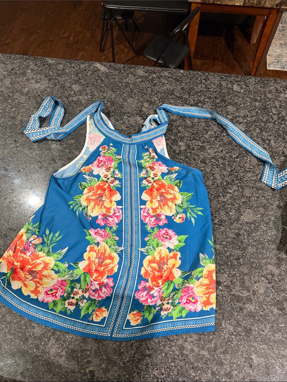 Women’s tank - Picture 1 of 2